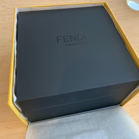FENDI WATCH - Picture 5 of 9